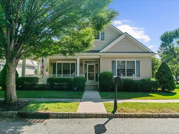 45 Falcon Way, Washington Twp., NJ 07882