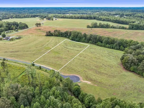 Ridge St, Connelly Springs, NC 28612