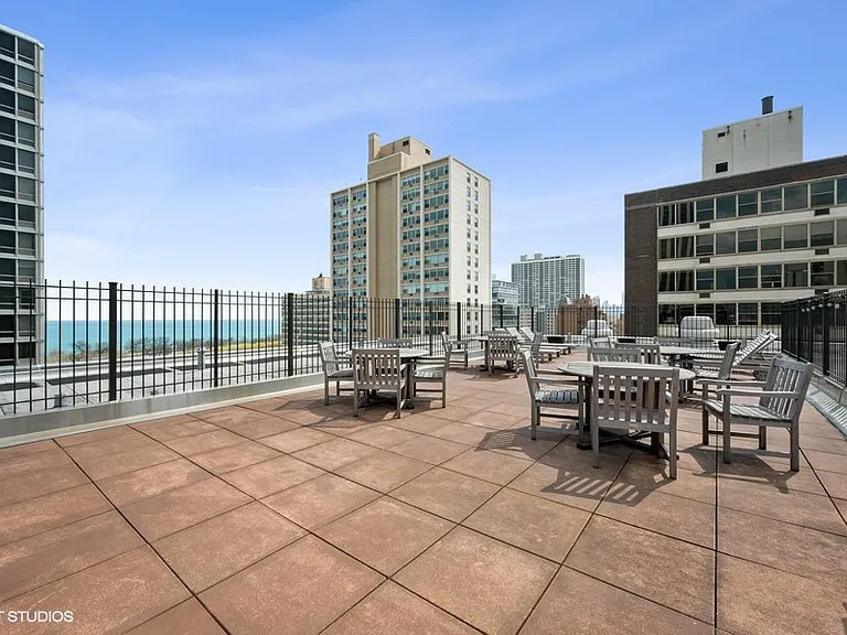 3033 N Sheridan Rd #408 — Photo 16