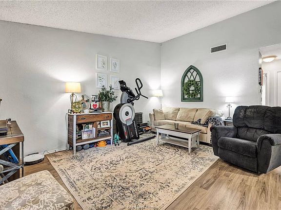 2nd image of 712 San Mario Ct