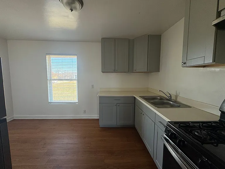 2030 NW 25th St #6 — Photo 8