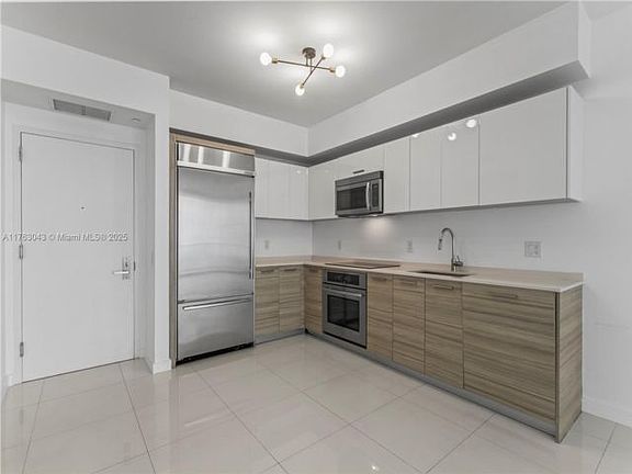 2nd image of 1300 Brickell Bay Dr APT 603