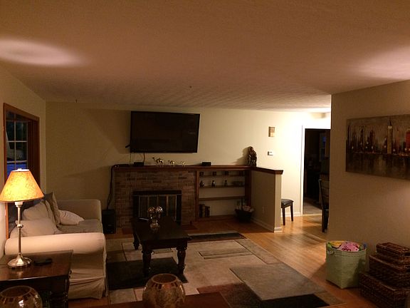 4th image of 105 Churchill Ln