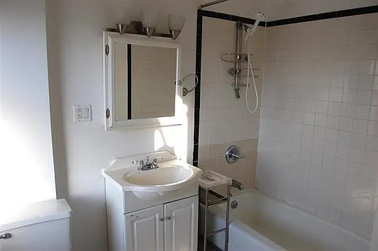504 Washington St #2 — Photo 4