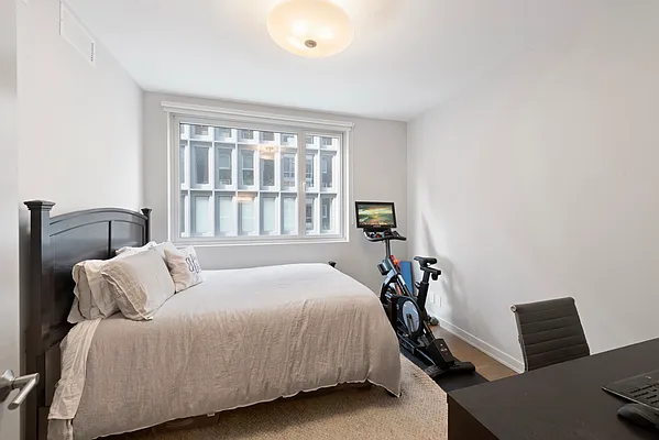 Rented by SERHANT. | media 14