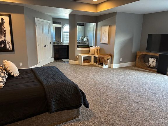 4th image of 5951 N London Ave #5861