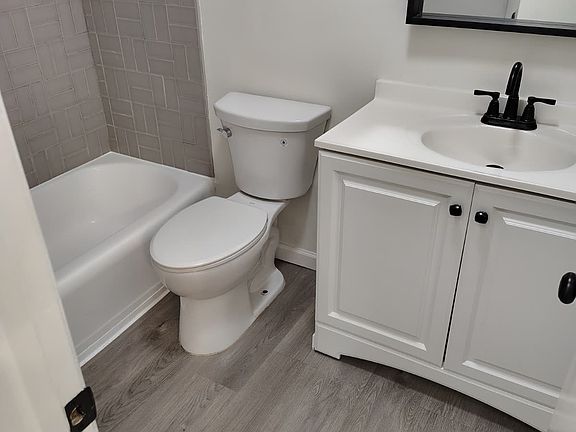 4th image of 5105 Bakman Ave #4