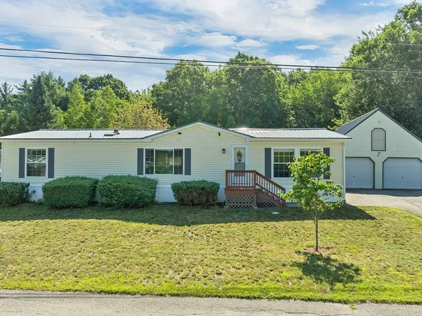 7 Cammett Dr, Raymond, NH 03077