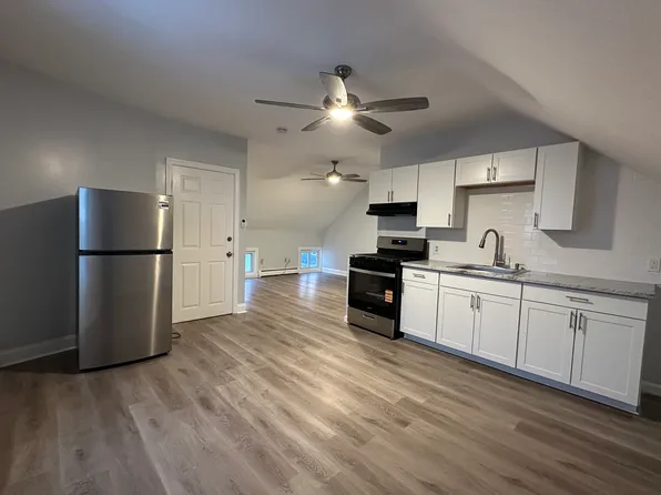 60 Richmond St, Fall River, MA