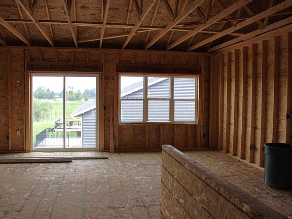 3rd image of 937 Drumlin DRIVE