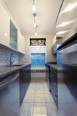 Sold by R New York | media 12