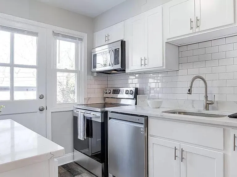 1046 Elm Rd — Photo 8