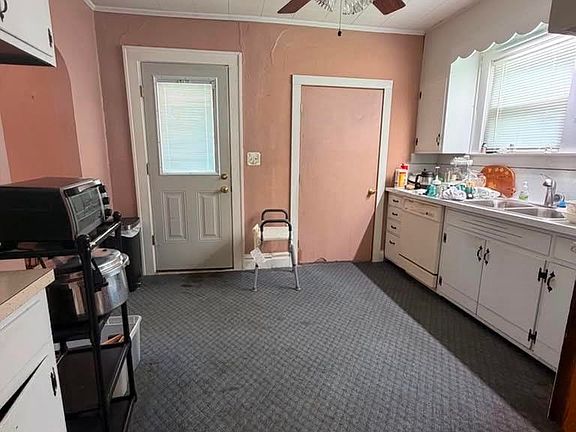 2nd image of 1910 Blackburn Ave
