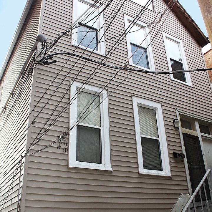1st image of 2950 N Sheffield Ave APT 1R