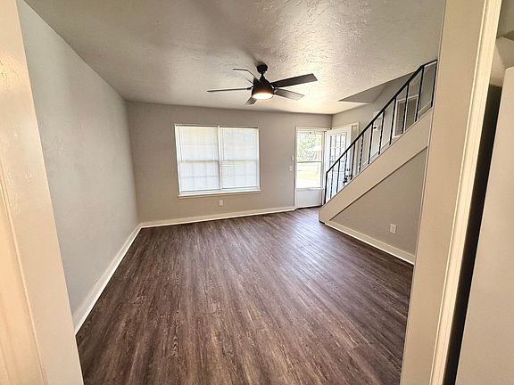 3rd image of 331 W Vandament Ave
