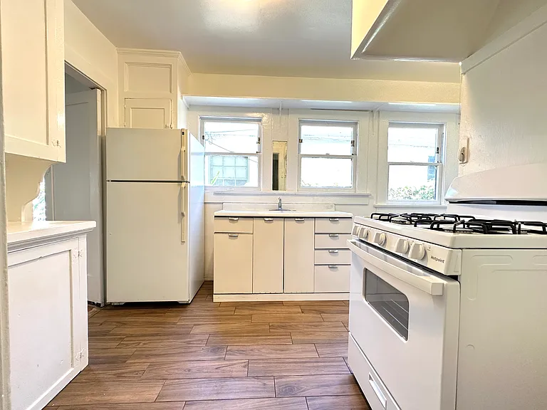 1138 N Gardner St #1138 — Photo 8