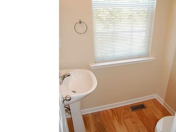 4th image of 618 Providence Pl SW