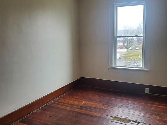 4th image of 208 S 11th St #208