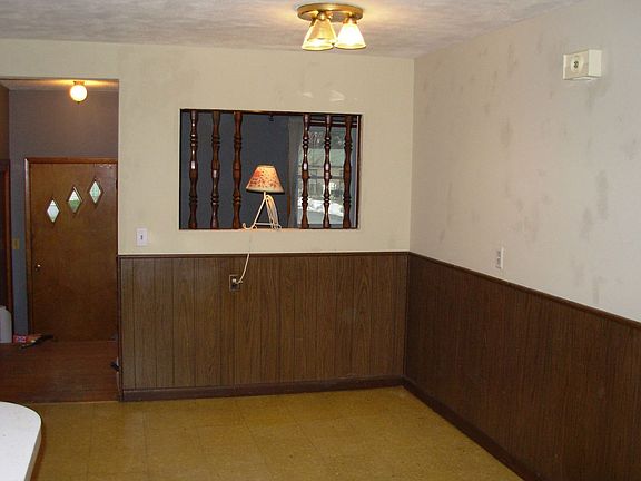 Eat-in kitchen