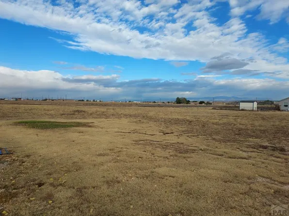 403 S Meriweather Dr, Pueblo West, CO 81007