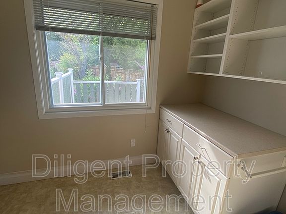 5th image of 1260 Pulpit Rd