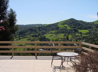 8 Crestview Ct, Orinda, CA 94563
