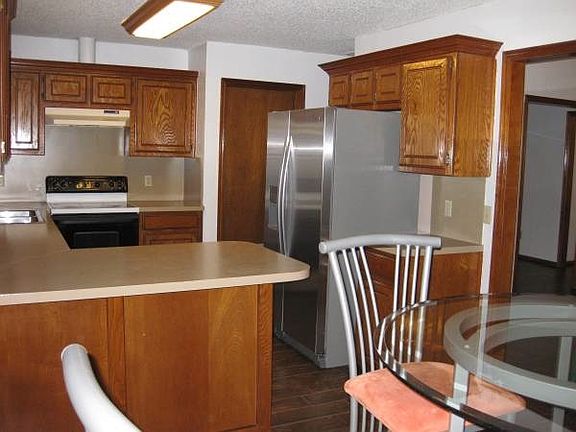 3rd image of 612 Westview Dr