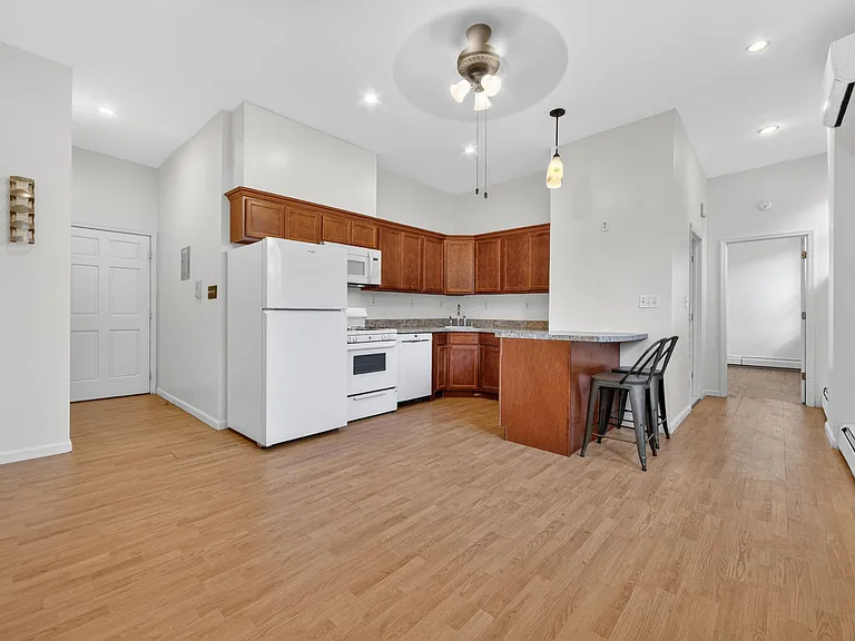 40 Maple St #4 — Photo 7