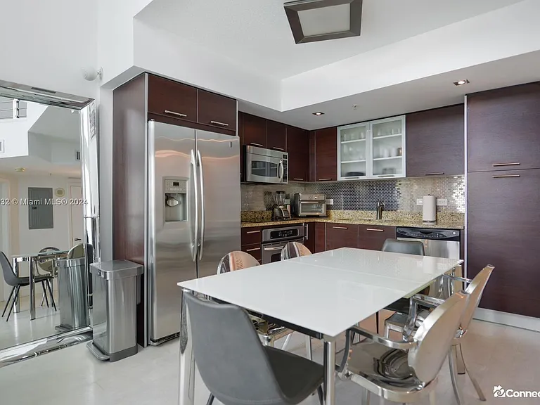 41 SE 5th St #2009 — Photo 2