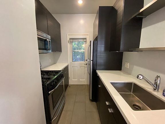 4th image of 642 N Gardner St #644-1/2