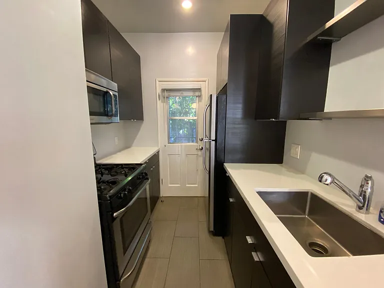 642 N Gardner St #644-1/2 — Photo 4