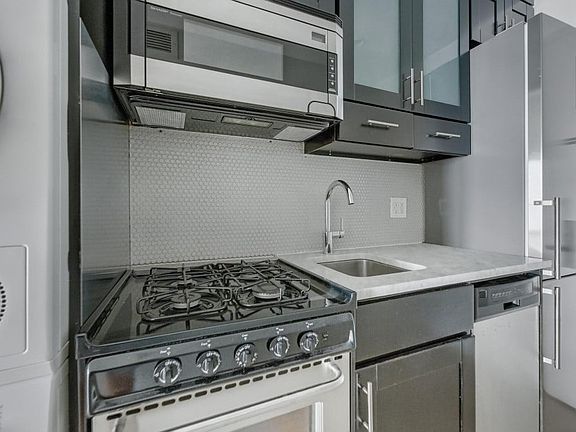 2nd image of 152 2nd Ave APT 2B