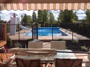 1196 Thorn Ridge Dr, Howell, MI 48843