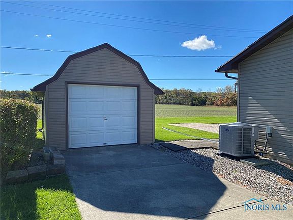 3rd image of 2245 Evergreen Dr
