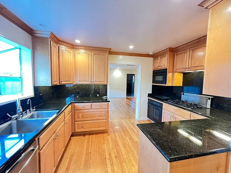22391 Carnoustie Ct — Photo 35