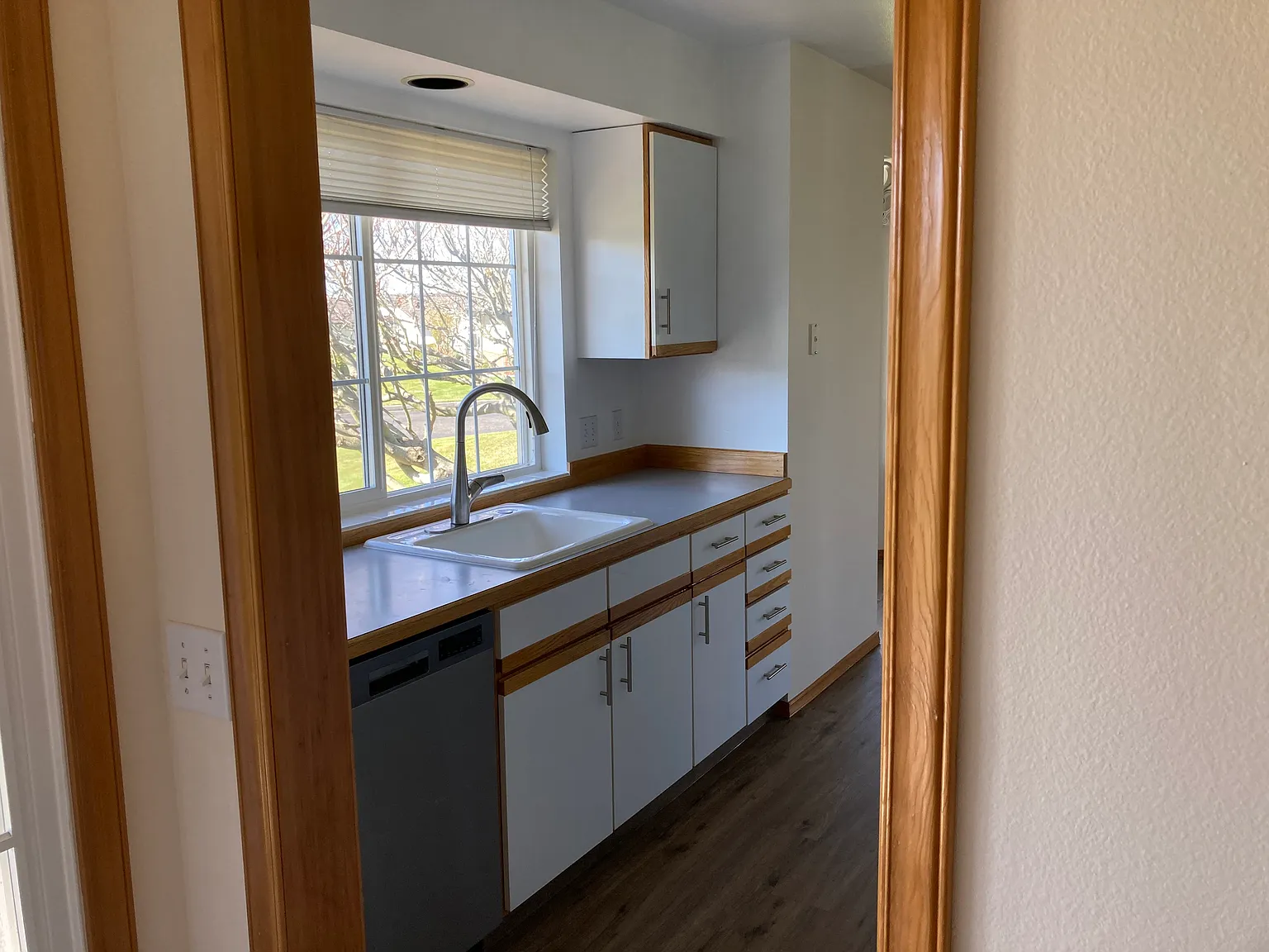 3 bed, 1394 sqft, $2,400 — Photo 3