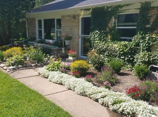 5310 W Hillcrest Dr, Mequon, WI 53092