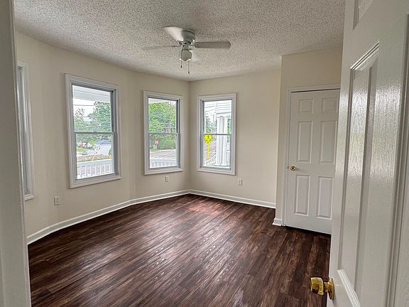 3rd image of 180 Howe Ave
