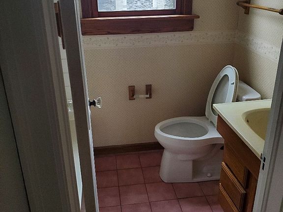 3rd image of 407 Cambridge Ave