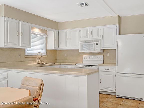 3rd image of 272 Fort De France Ave
