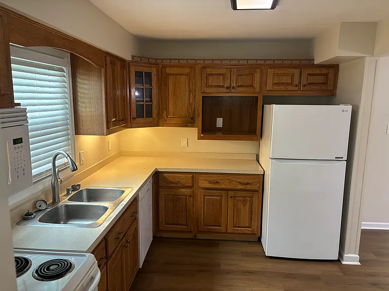 212 Zandale Dr — Photo 5
