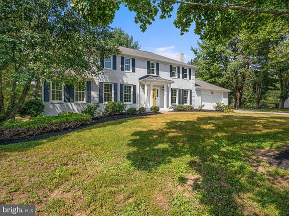 3rd image of 8205 Goodhurst Dr