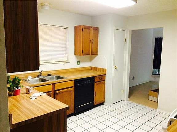 5th image of 425 Wind Wood Dr