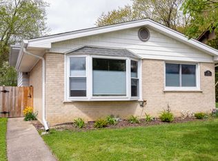 306 S Main St, Mount Prospect, IL 60056