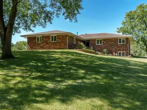 10404 Moonglow Dr, Roscoe, IL 61073