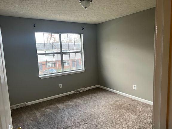 5th image of 29 Fonda Dr