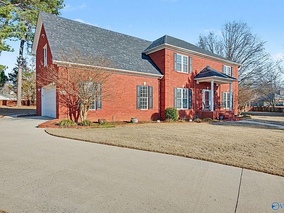 2nd image of 100 Thomas Woods Ct
