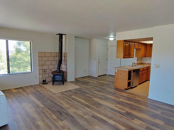 5th image of 740 S Montezuma St