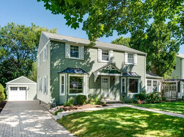 410 E Rockland Rd, Libertyville, IL 60048