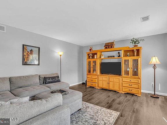 2nd image of 126 Fox Hollow Dr